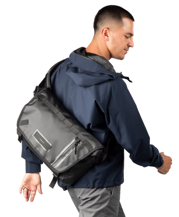 Especial Stash Messenger Bag - Jet Black